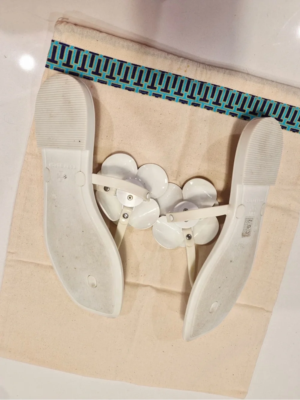 Tory Burch White Floral Toe-Post Sandals with Black Center size 6